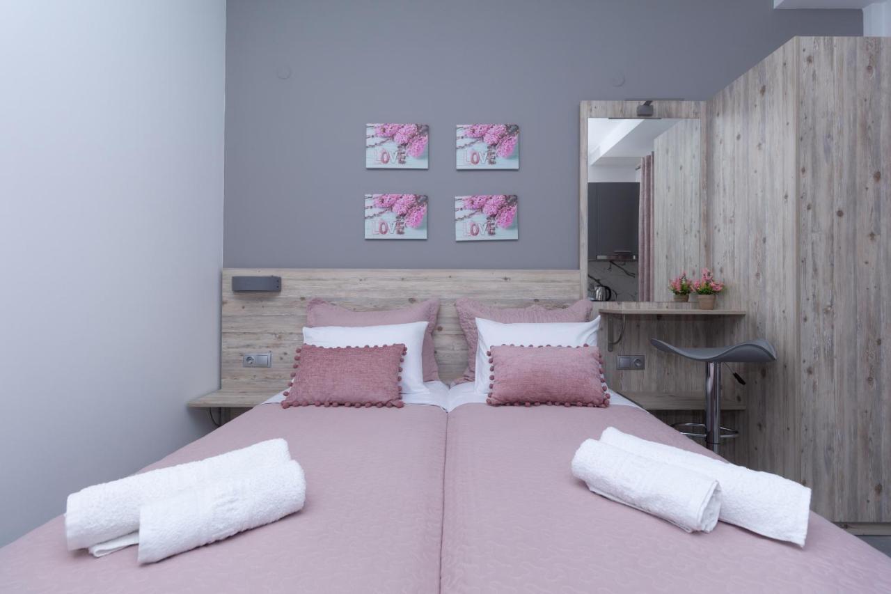 Golden Seaside 1 Apartment Nea Roda Ngoại thất bức ảnh
