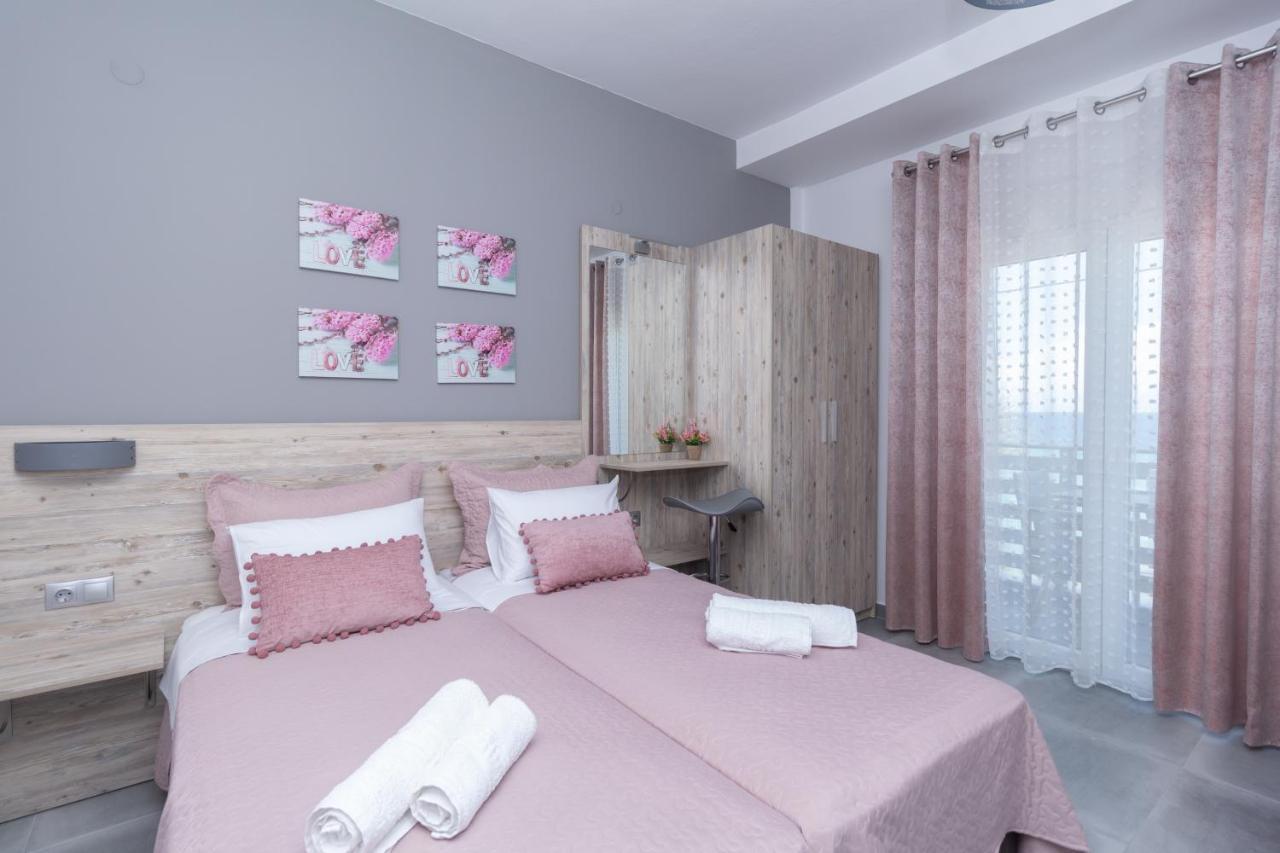 Golden Seaside 1 Apartment Nea Roda Ngoại thất bức ảnh